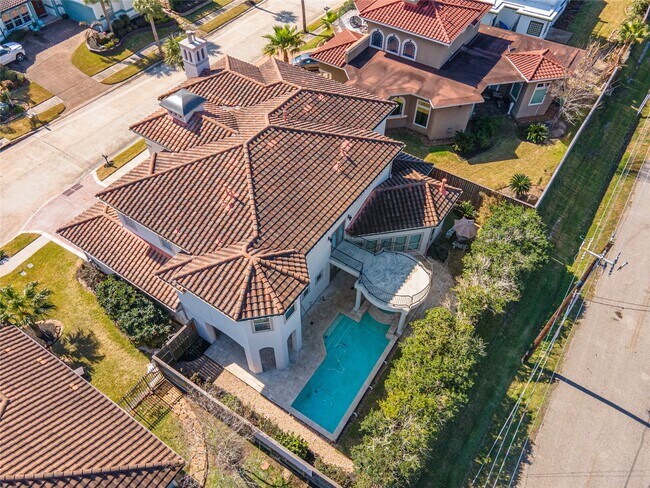 Building Photo - 538 Villa Dr