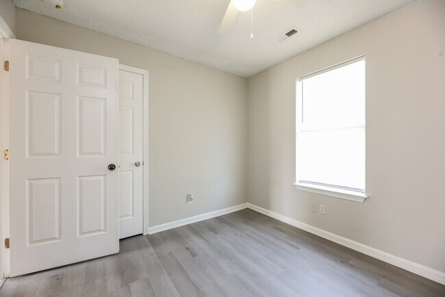 Foto del edificio - 408 Raspberry Ln