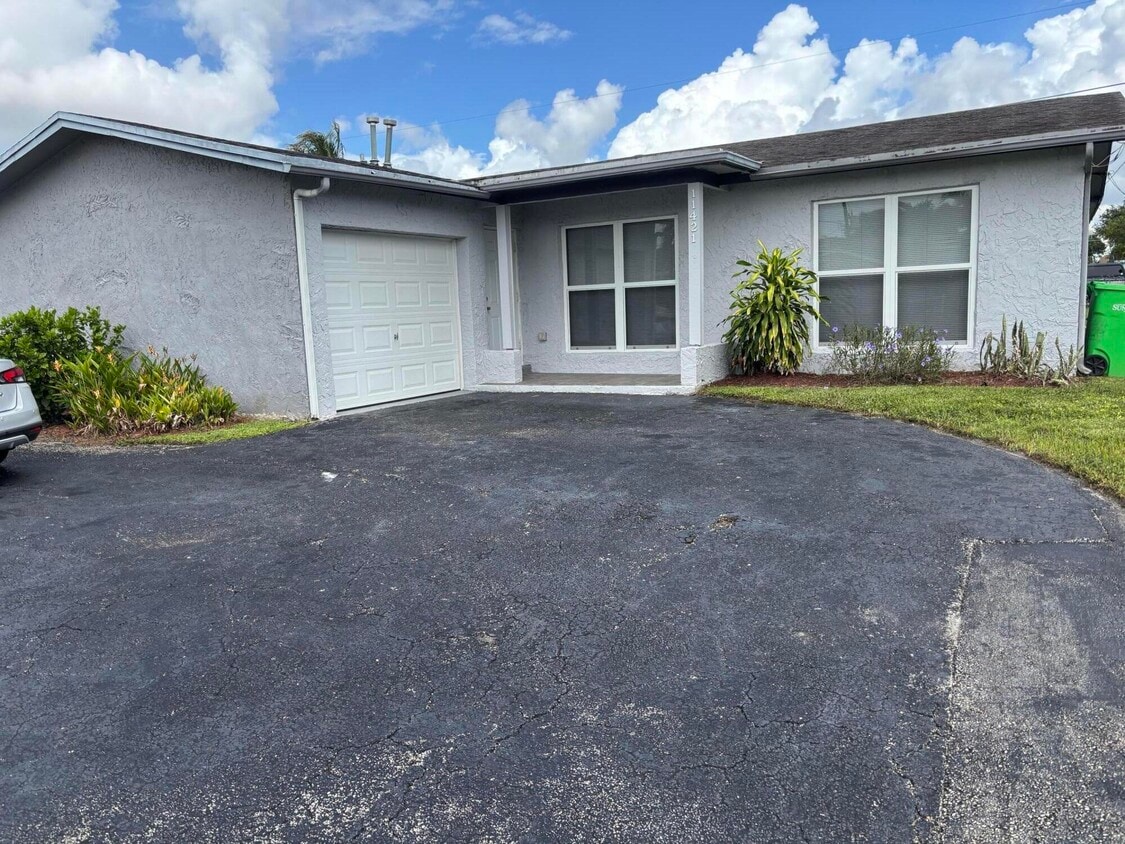 Primary Photo - 11421 NW 39th Pl