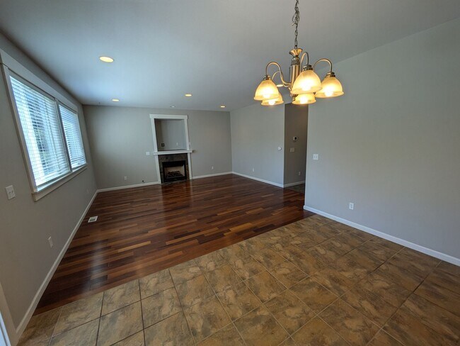 Building Photo - 404 Wallace St