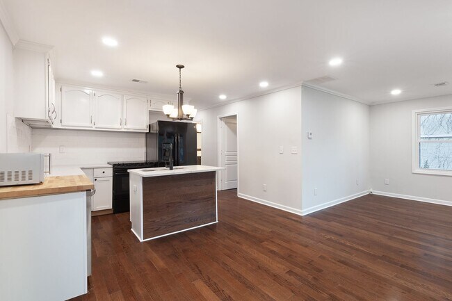 Photo - Newly Renovated 3/2 w/ Large Backyard in O... House