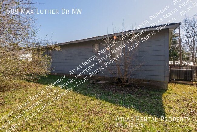 Building Photo - 508 Max Luther Dr NW