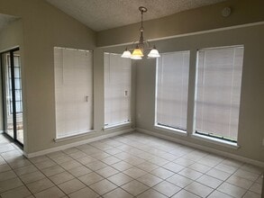 Building Photo - 1134-1136 Willow Creek Dr