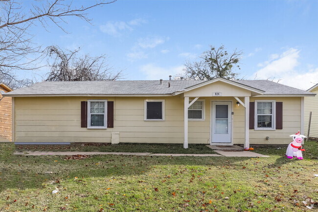 Building Photo - 824 Renfro Dr