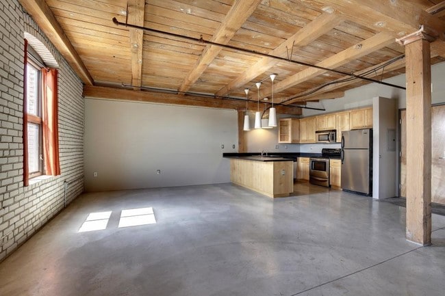 Building Photo - 127 5th St NE