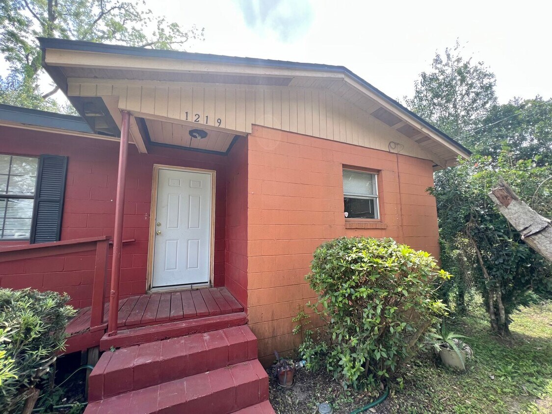 Primary Photo - 1219 Hernando Dr