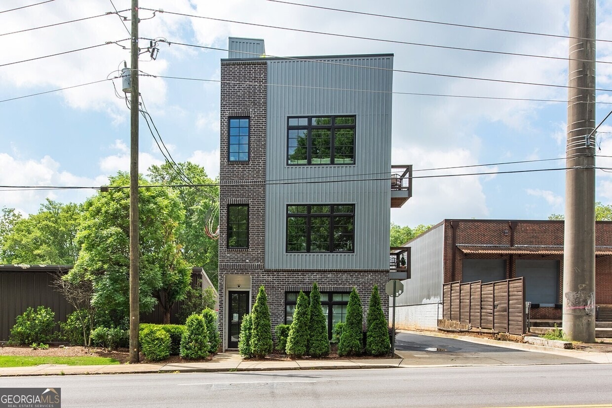 Foto principal - 417 E College Ave