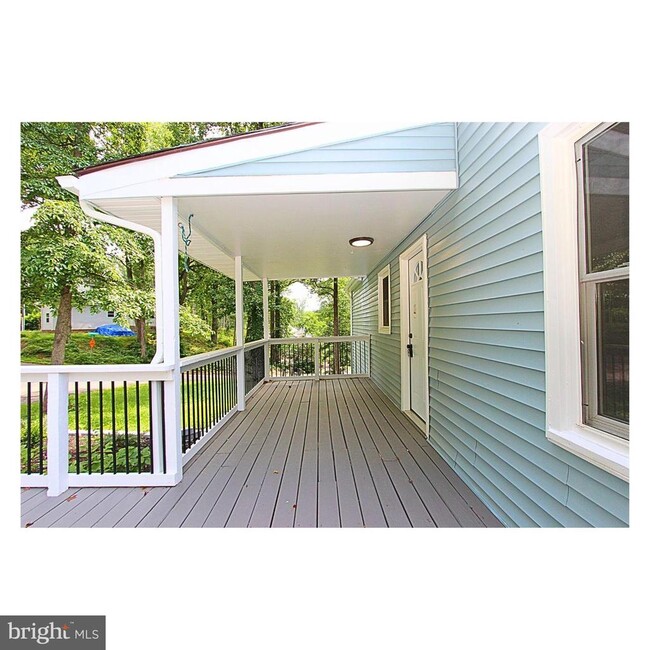 Building Photo - 3170 Oakmont Ave