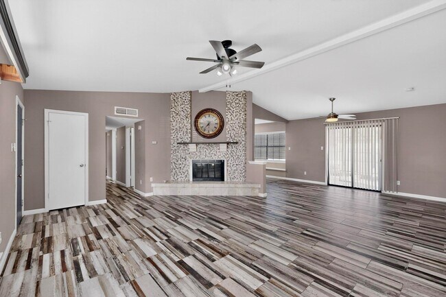 Building Photo - 5613 Powers St