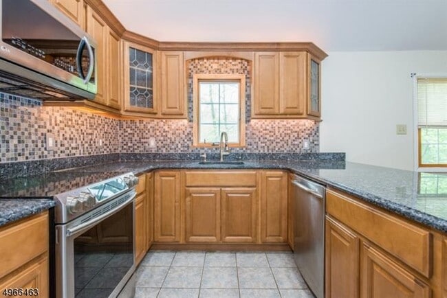 Foto del edificio - 69 Kitchell Rd