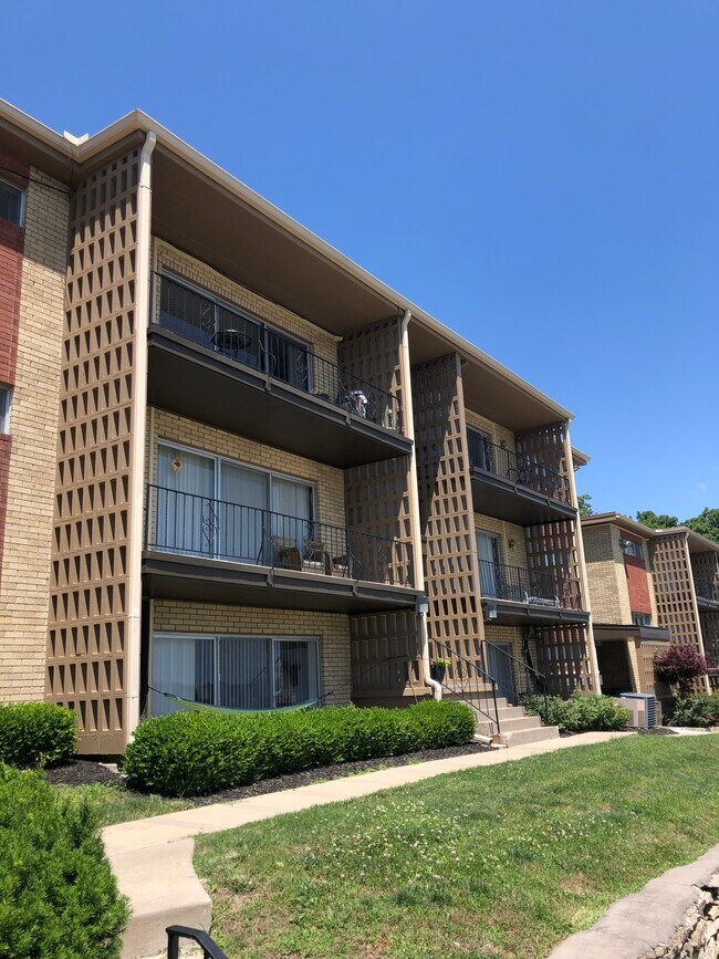 Building Photo - 4948 Grand Ave