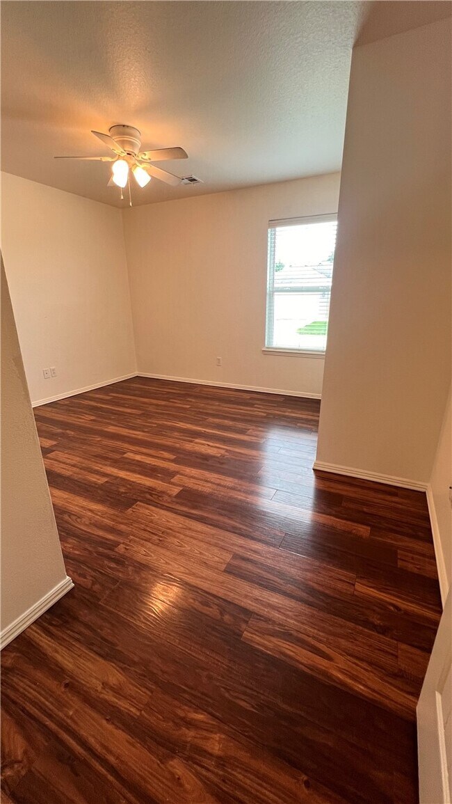 Foto del edificio - 4419 W Pecan St