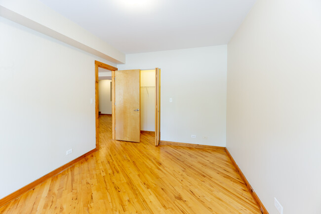 Dormitorio 1 - 1118-28 E. Hyde Park Blvd.