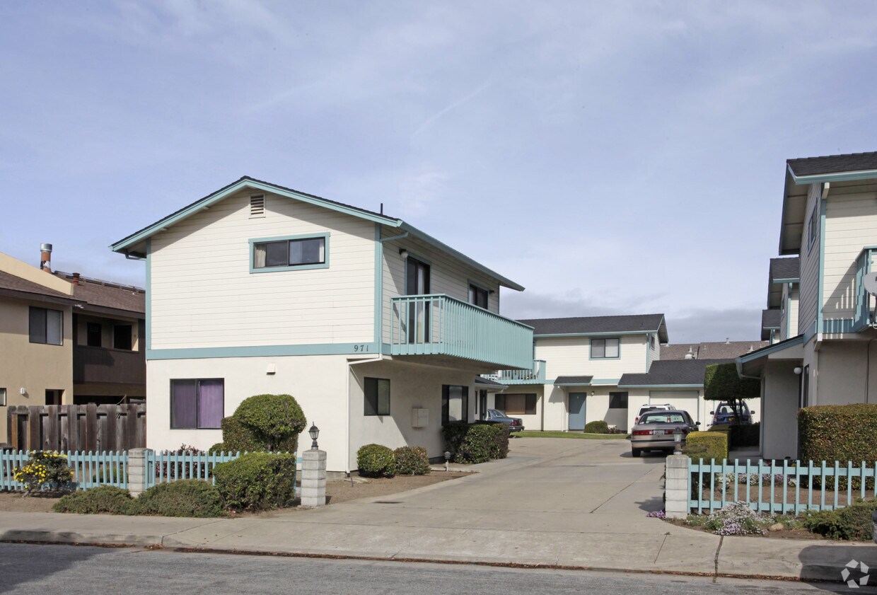 Building Photo - 971 Harcourt Ave