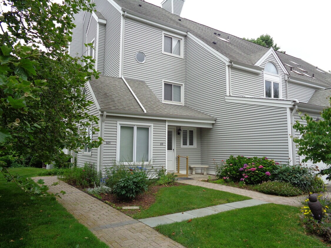 Foto principal - 560 Silver Sands Rd