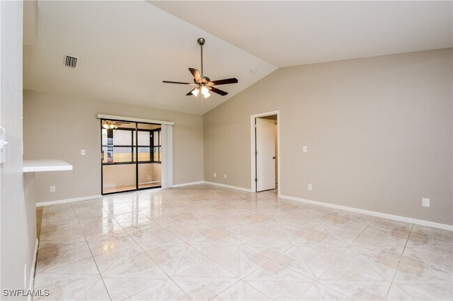Foto del edificio - 8360 Coral Dr