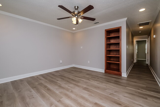 Building Photo - 9311 Mary Ave