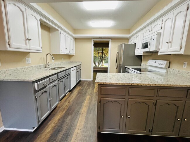 Foto del edificio - 909 E 13th St