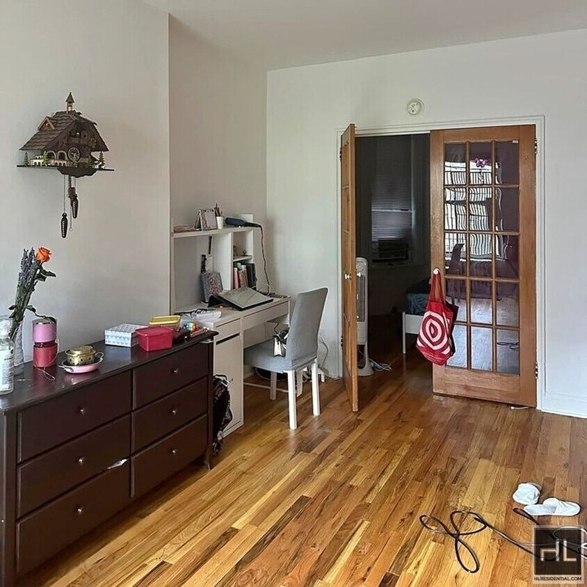 Primary Photo - EAST 88 STREET