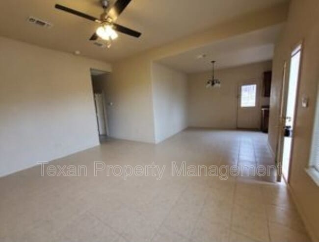 Foto del edificio - 3713 Mandy Dr