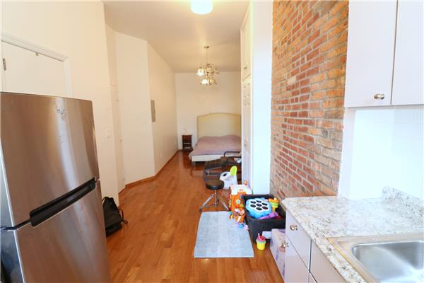 Foto del edificio - 378 McGuinness Blvd