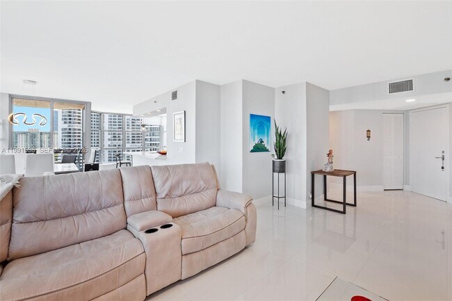 Foto del edificio - 3600 Mystic Pointe Dr
