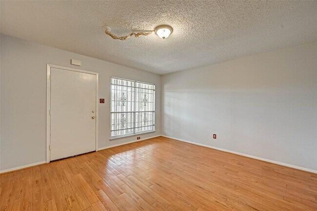 Building Photo - 7714 Renwick Dr
