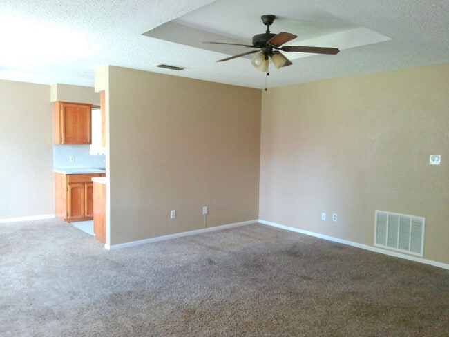 Building Photo - 862 Siskin Cir