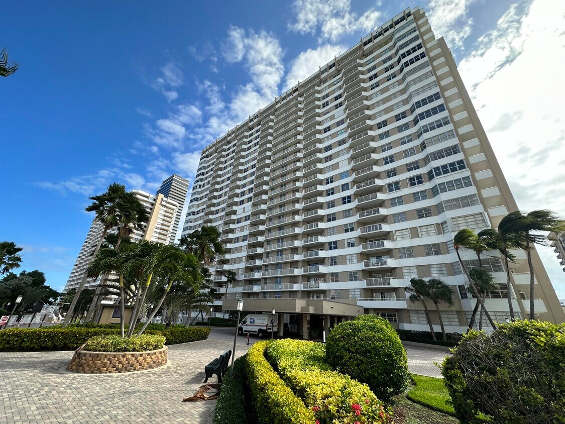 Primary Photo - 1985 S Ocean Dr