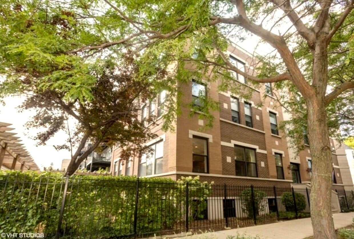 Primary Photo - 4606 S Lake Park Ave