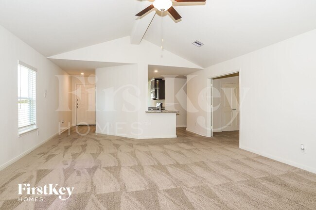 Foto del edificio - 26615 Ezemily Dr