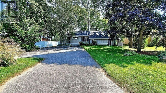 Building Photo - 743 Broadview Ave