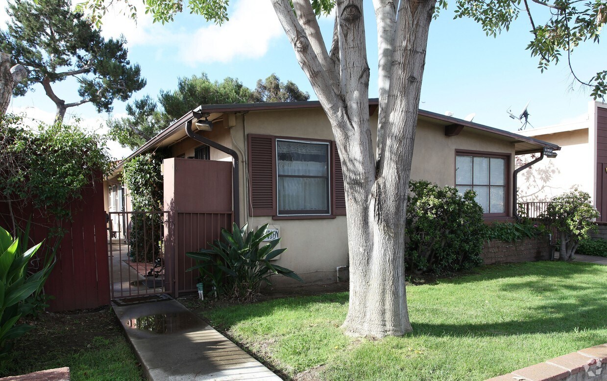 Building Photo - 2631 Congress St