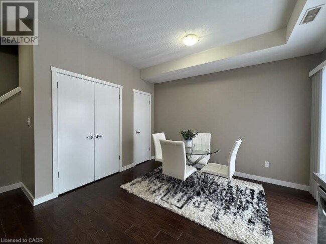 Photo du bâtiment - 707 Frederick St