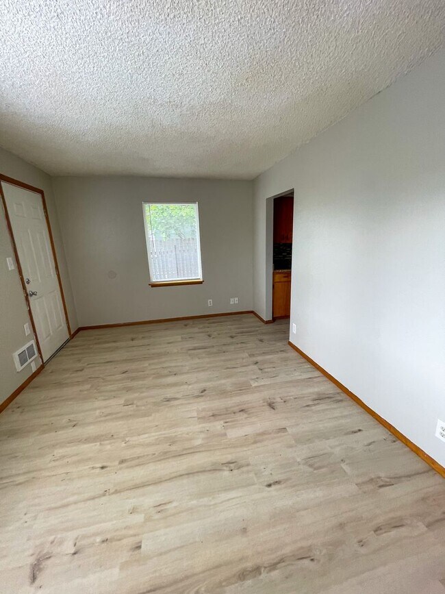 Building Photo - Charming 500 Sq Ft Home with New Upgrades ...
