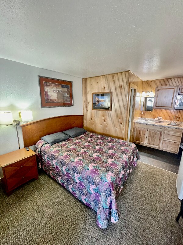 Building Photo - 102 N Maple Ave