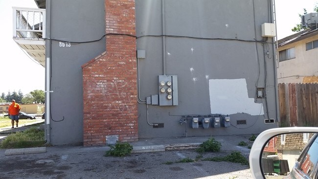 Building Photo - 8613 Santa Paula Way