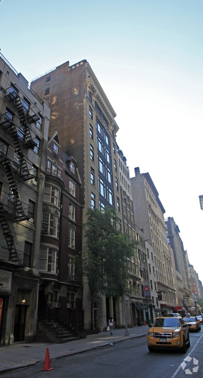 Building Photo - 25 E 21st St