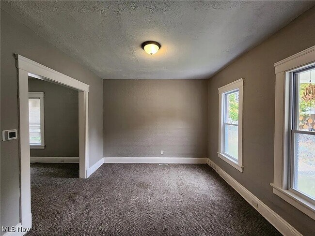 Foto del edificio - 1138 E 114th St