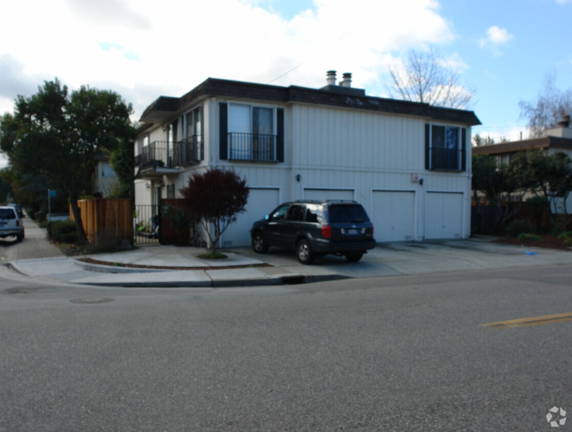 Building Photo - 3796 Park Blvd