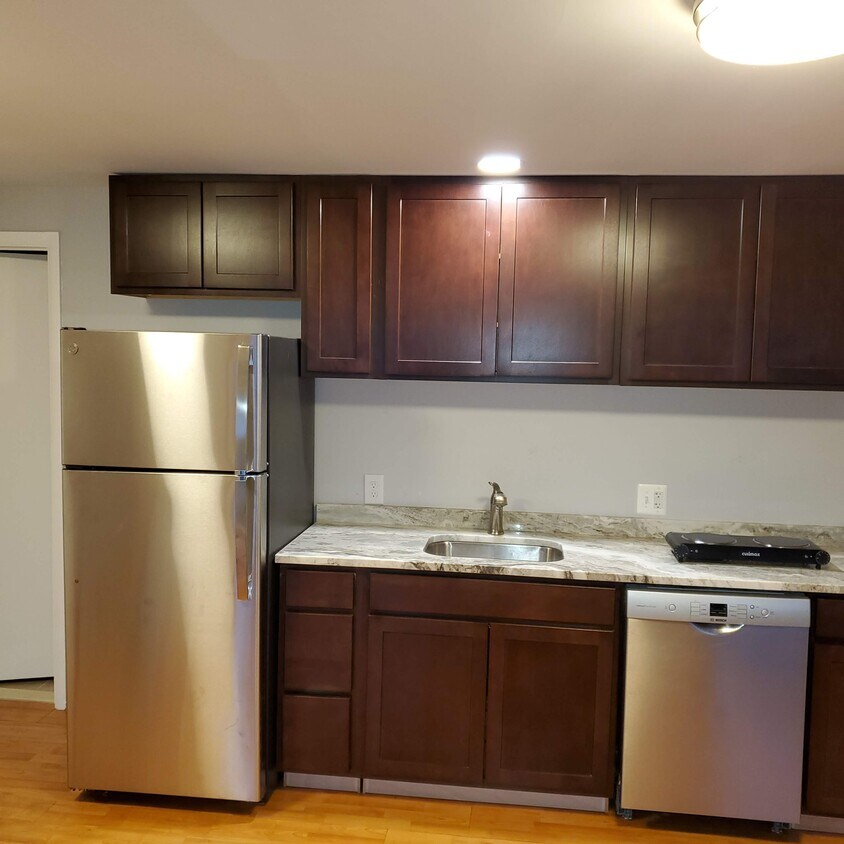 newly renovated kitchen - 7396 Sweet Clover