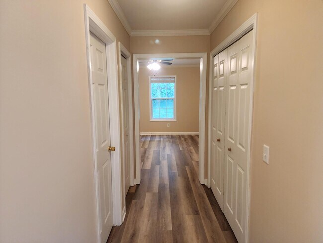 Building Photo - 10837 Woody Dr