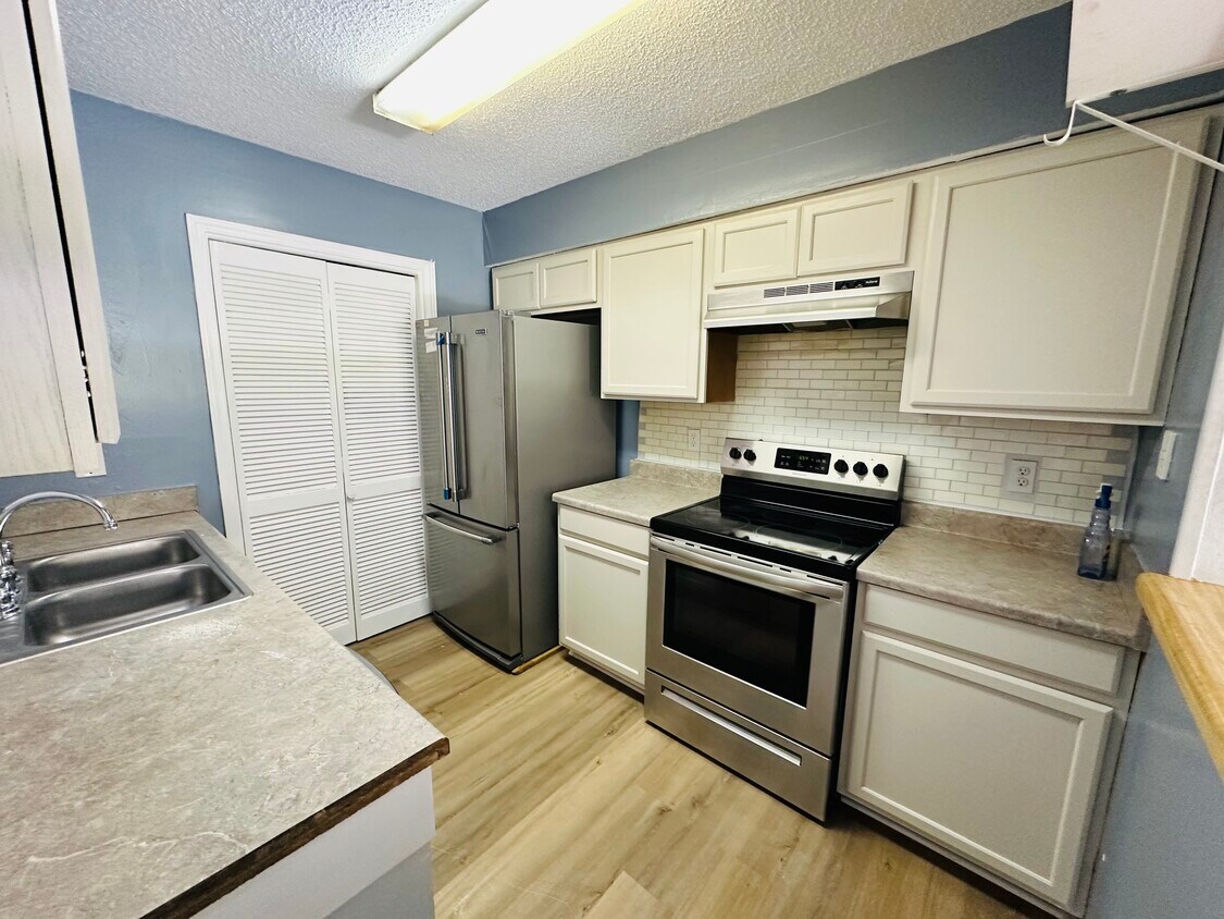 Building Photo - 2425 Oxford Pl