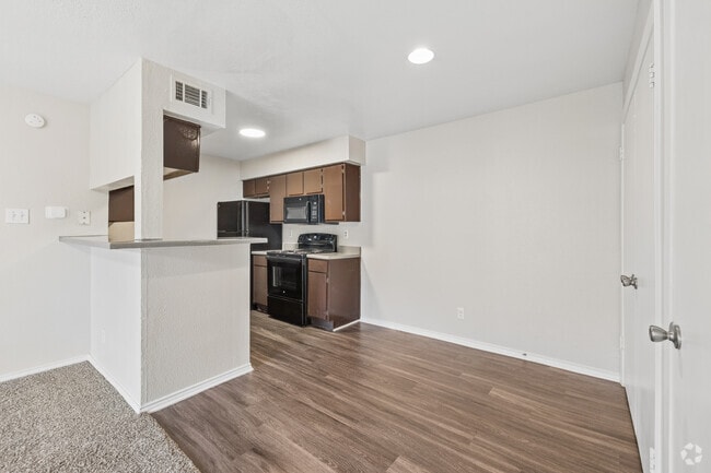 2BR, 2BA - 874SF - Dining - Bridge at Sterling Springs