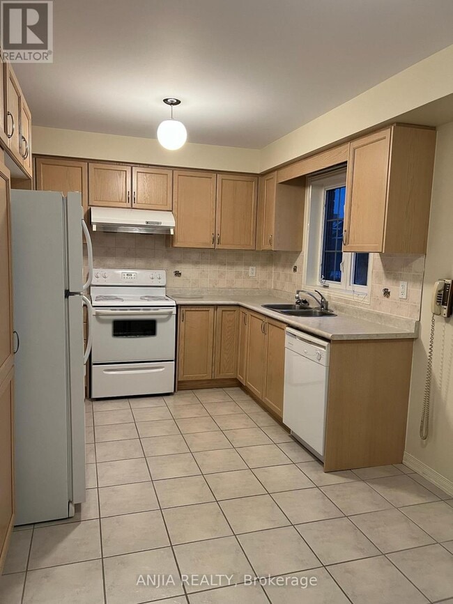 Building Photo - 78 Thoroughbred Way