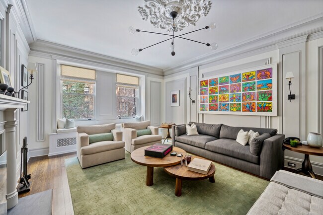 Building Photo - 210 W 90th St