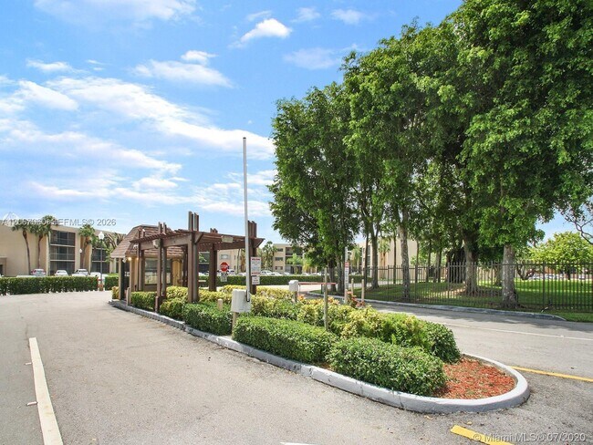 Building Photo - 8065 SW 107th Ave