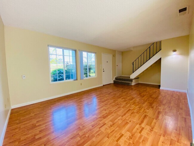 Building Photo - Condo Overlooking the American River!