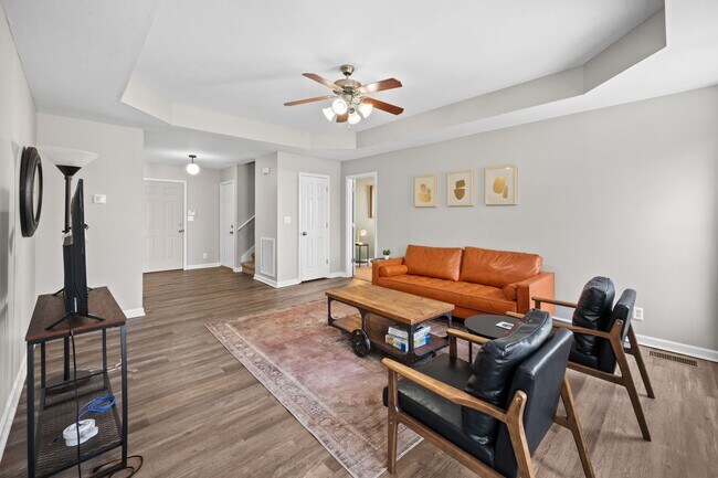 Foto del edificio - Fully Furnished | Bonus Room | Fenced Yard |No Backyard Neighbors!