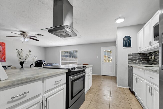 Building Photo - 4350 Kacee Dr